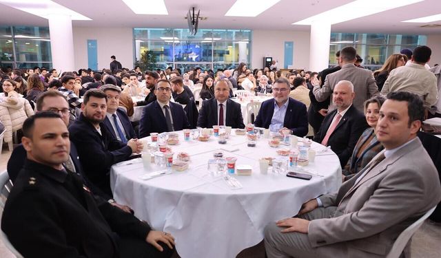 AK Parti İzmir Gençlik Kolları'ndan Bakırçay Üniversitesi'nde iftar buluşması