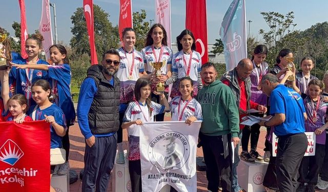 Aliağalı öğrenciler oryantiring yarışmasında zirvede