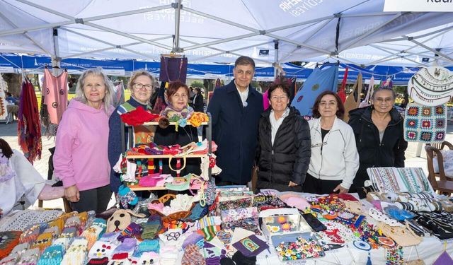 Başkan Tugay, Kültürpark'ta üretici kadınlarla buluştu