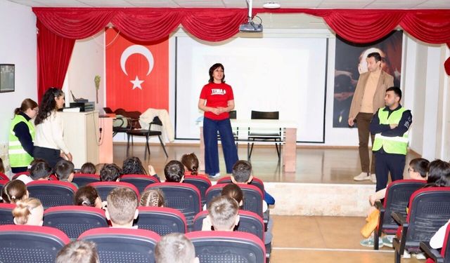 Bayraklı'da çevre bilinci küçük yaşta aşılanıyor