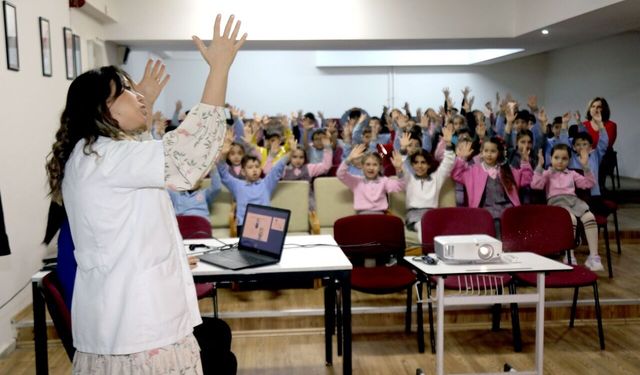 Bayraklı'da miniklere hijyen bilinci kazandırılıyor