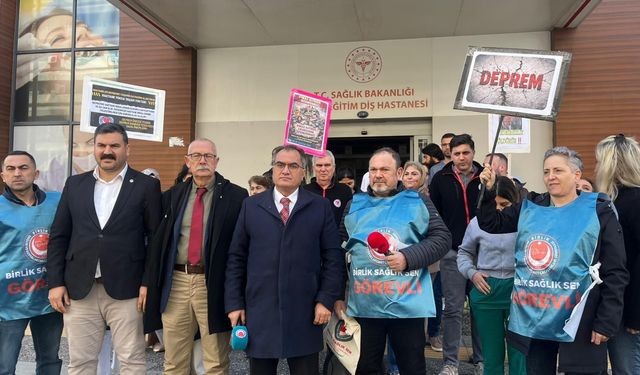 Birlik Sağlık Sen'den hastane önünde "deprem" çağrısı: Ölmek istemiyoruz