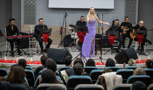 Bornova’da aşk şarkıları gecesi