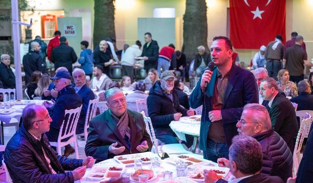 Bornova’da geleneksel iftar sofrası: Makedonya göçmenleri bir arada