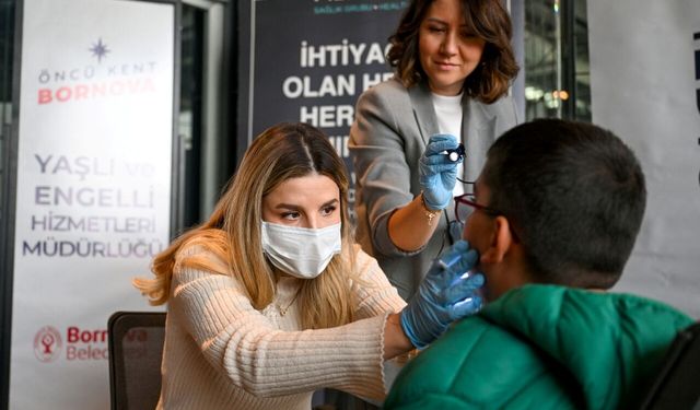 Bornova’da işitme engelli öğrencilere diş taraması ve tarih gezisi