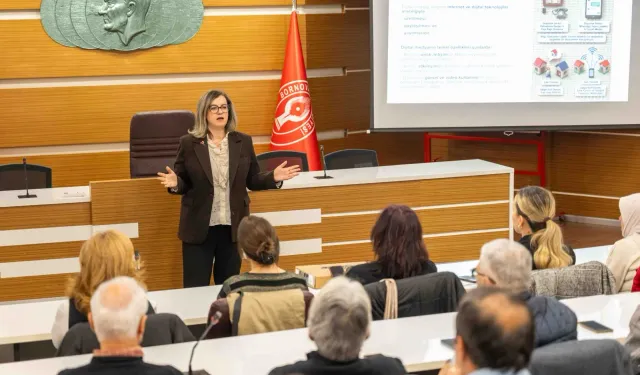 Bornova’da muhtarlara dijital dönüşüm eğitimi