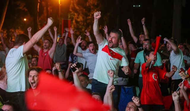 Buca’da milli heyecan dev ekranda!