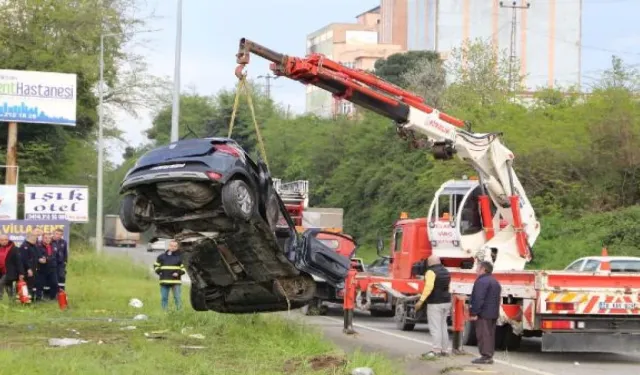 Dereye uçan araçta 3 kişi hayatını kaybetti