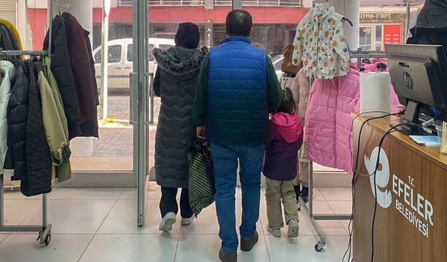 Efeler'de çocuklara bayram sevinci yaşatıldı