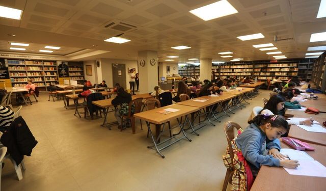 Efes Selçuk’ta öğrencilere deneme sınavı desteği