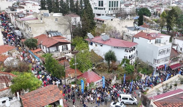 Efes Ultra Maratonu’nda rekor katılım: Binlerce koşucu İzmir’de buluştu