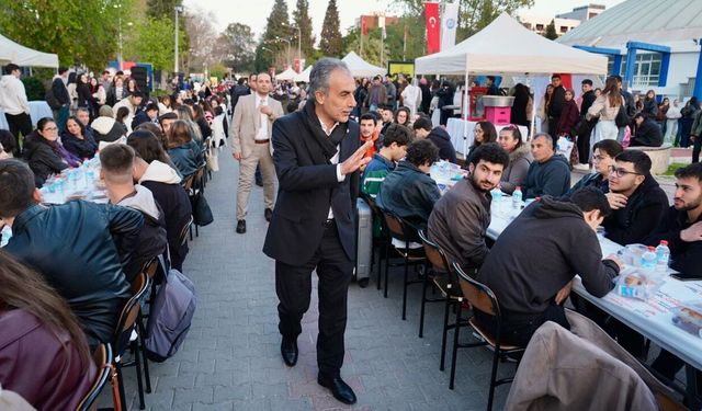 Ege Üniversitesi’nde binlerce kişilik iftar buluşması