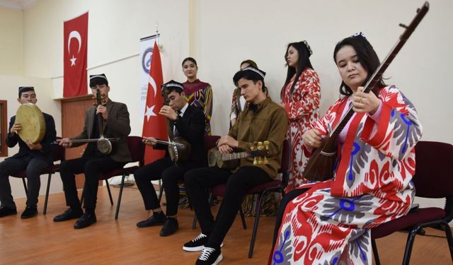 Ege Üniversitesi’nde Nevruz coşkusu: Türk dünyası kültürü sahneye taşındı