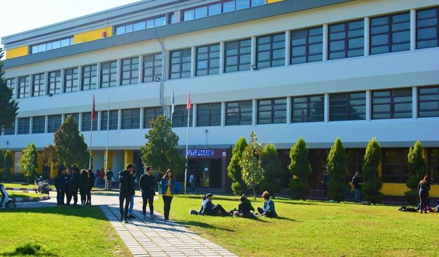 Ege Üniversitesi’nde vize dönemine destek: Kütüphane 24 saat açık