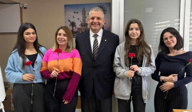 Başkan Akbıyık'tan kızıyla birlikte 8 Mart ziyareti