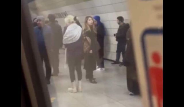 Genç kadın metro istasyonunda raylara atladı!