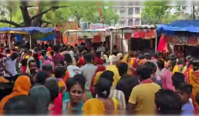 Hindistan'da tapınakta izdiham çıktı: 8 ölü, 12 yaralı