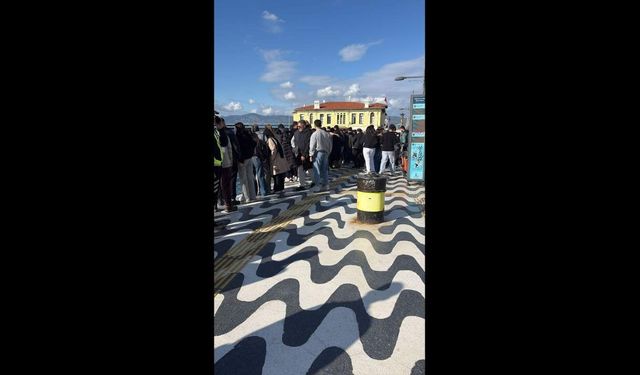 İzmir Konak’ta denizde bulunan orta yaşlı erkek hastaneye kaldırıldı