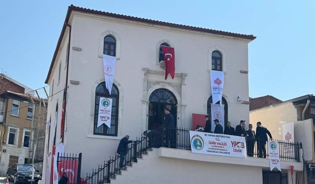 İzmir’de 132 yıllık Asmalı Mescit restorasyonun ardından ibadete açıldı