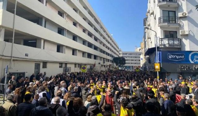 İzmir'de eğitimcilerden şiddete karşı ortak tepki: Kutuplaştırıcı dil hedef haline getirdi