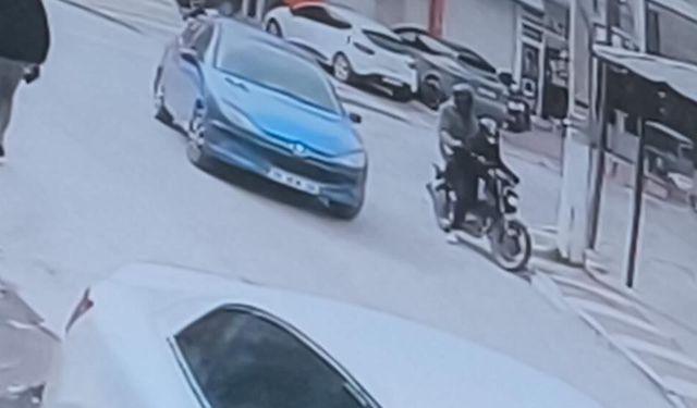 İzmir'de kuyumcu soygunu: Şüpheliler motosikletle firar etti