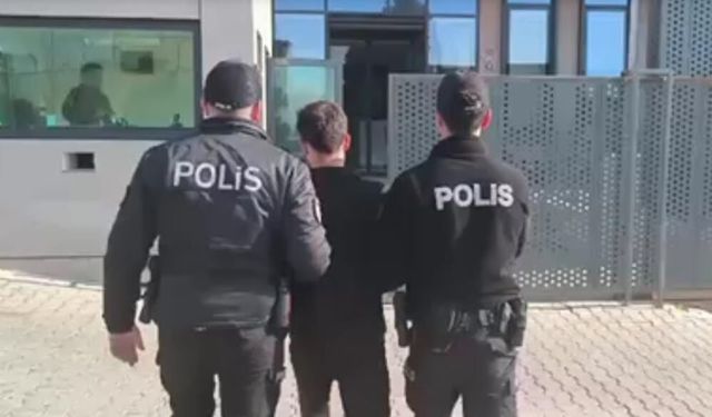 İzmir’de suçlulara geçit yok: Yıllardır aranan iki firari kıskıvrak yakalandı