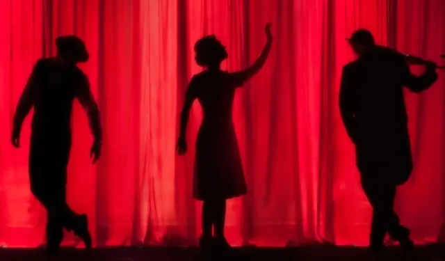 İzmir’de tiyatro rüzgârı başlıyor: 44. Uluslararası Festival kapılarını açıyor