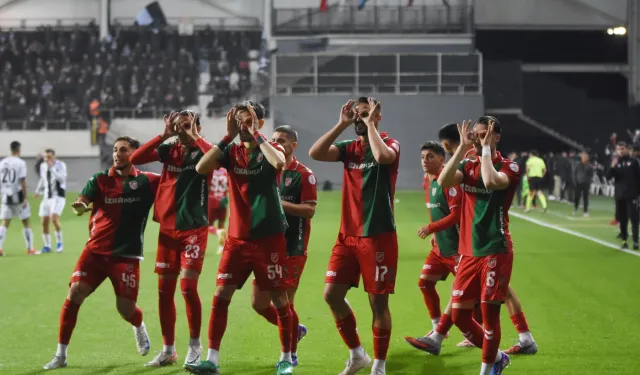 Ateşli derbiyi kazanan Karşıyaka iddiasını sürdürdü