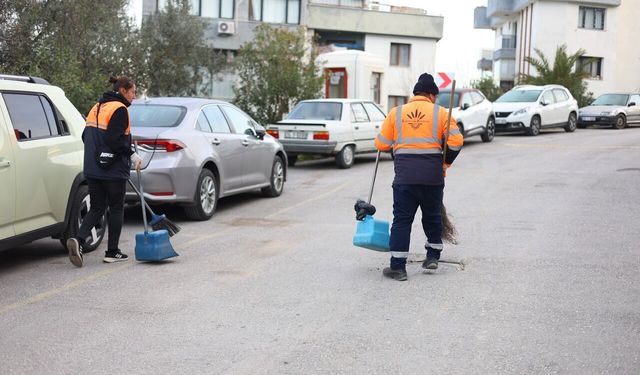 Karabağlar'da 'Dip Köşe Temizlik' hız kesmiyor!