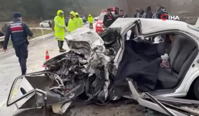 Karayolunda feci kaza: 2 ölü 4 yaralı