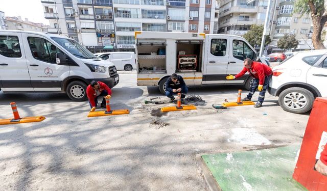 Karşıyaka’da çöp konteynerlerine koruma: Park sorunu için duba önlemi