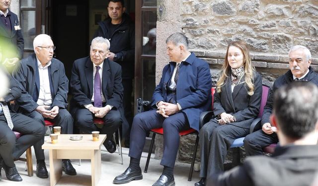 Kocaoğlu’ndan Meslek Fabrikası’na destek ziyareti: "İzmir'le barışın"