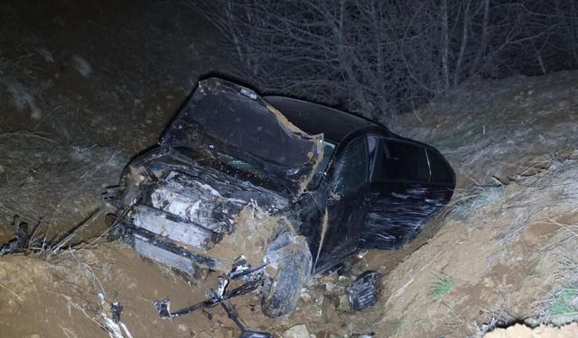 Kontrolden çıkan araç şarampole uçtu: 2'si ağır 5 yaralı