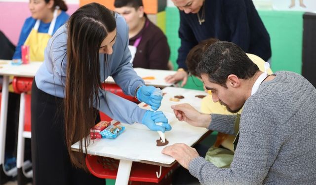 Menderes Engelsiz Evi’nde kurabiye etkinliği