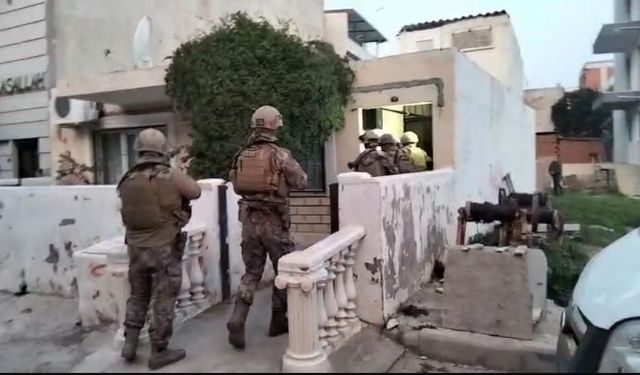 Menemen’de araç ve iş yerine saldırı: Şüpheliler kısa sürede yakalandı!