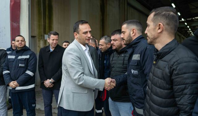 Bornova Belediye Başkaı Ömer Eşki belediye çalışanlarıyla bayramlaştı