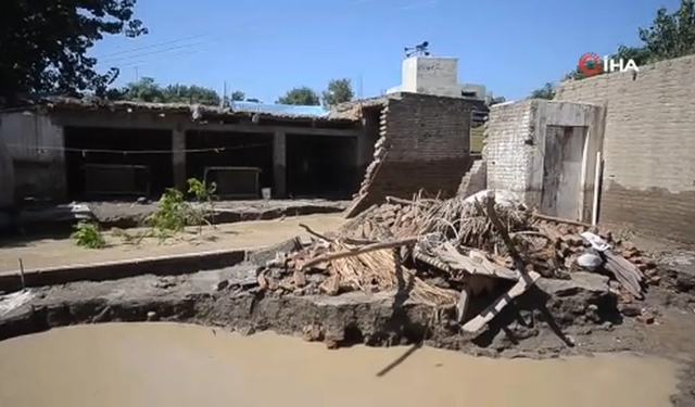 Pakistan'da şiddetli yağış sonrası evler çöktü: 14 ölü, 44 yaralı
