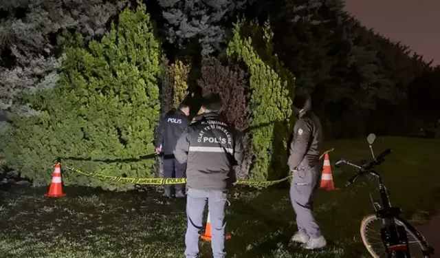 Parkta hareketsiz bulundu: Erkek cesedi çıktı