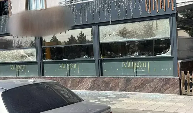 Şok saldırı: Motosikletli saldırganlar restorana kurşun yağdırdı!