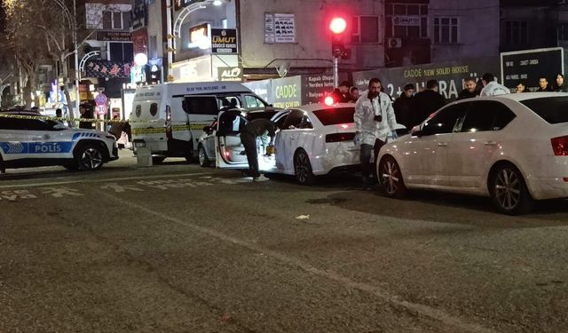Sokak ortasında gerçekleşen silahlı saldırıda 1 kişi hayatını kaybetti