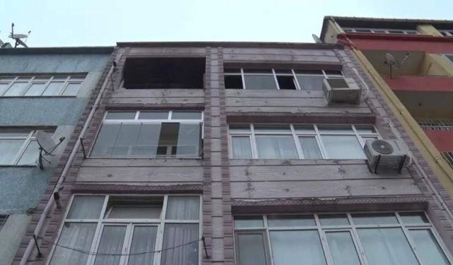 Tartıştığı eşini öldürdü, evi ateşe verdi