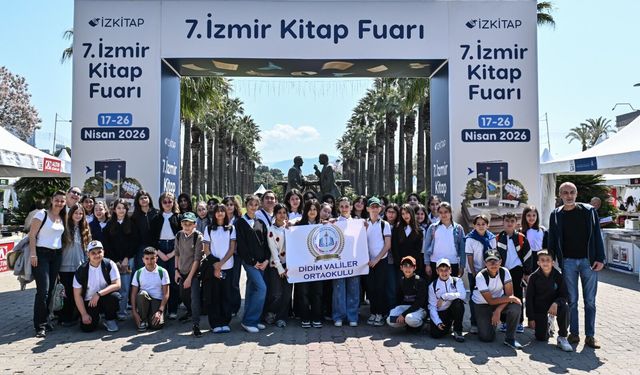 İzmir Kitap Fuarı'na öğrenciler akın ediyor