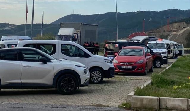 İzmir'de dehşet: Araçtaki kadını öldürdü, intihara kalkıştı!