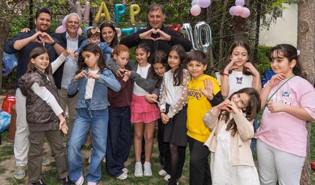 Başkan Tugay, yenilenen Hasanağa Bahçesi’nde İzmirlilerle buluştu