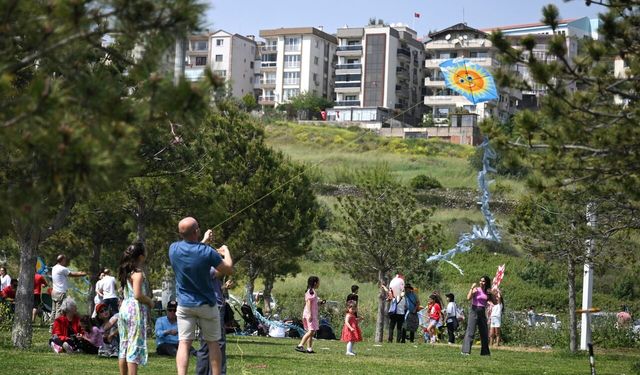 Bornova’da 23 Nisan coşkusu: Uçurtmalar gökyüzünü renklendirecek