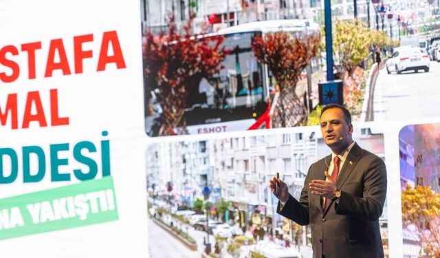 Bornova’da iki yıllık bilanço: Eşki'ye dakikalarca ayakta alkış!