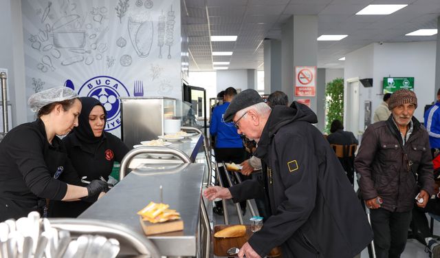 Buca Kent Lokantası'nda bugün yemekler ücretsiz dağıtıldı