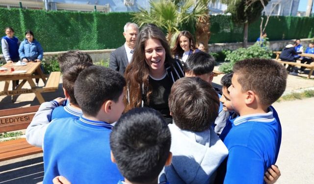 Çeşme’de okullara sosyal alan hamlesi