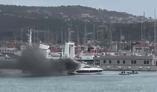 Denizde panik... Çeşme’de motoryat alev alev yandı!