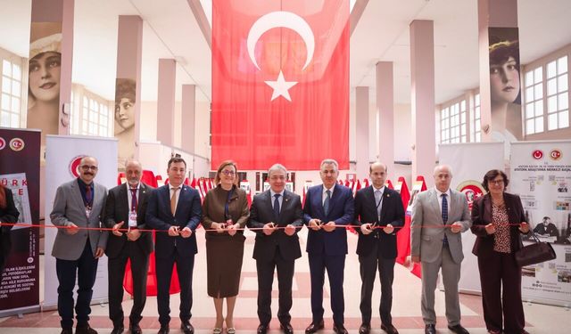 DEÜ'de "Uluslararası Aile Sempozyumu" başladı